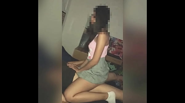Sexo Caseiro! Ela veio fazer uma visita e eu comi ela à noite! NÃO CONSEGUI PARAR DE QUERER FODER minha colegial!! Sexo caseiro de verdade! (Segundo)