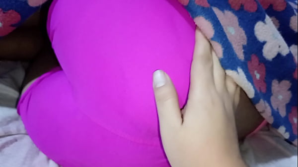 Mi hermanastro me confundi&oacute_ con su novia y me hizo sentir su polla boca abajo y no tuvo piedad, me hizo su perra hasta pre&ntilde_arme