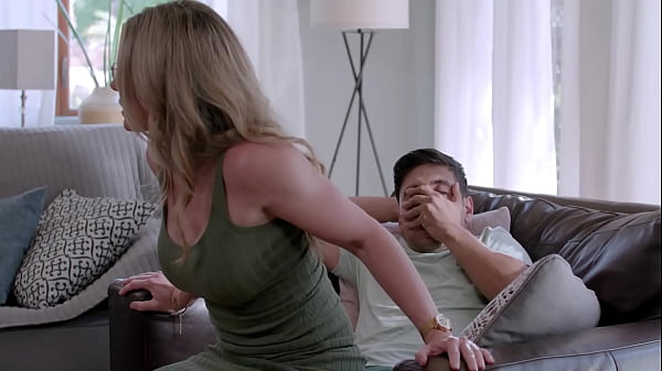 在热门座位科里·蔡斯 (Cory Chase) 中，麦克斯·菲尔斯 (Max Fills)