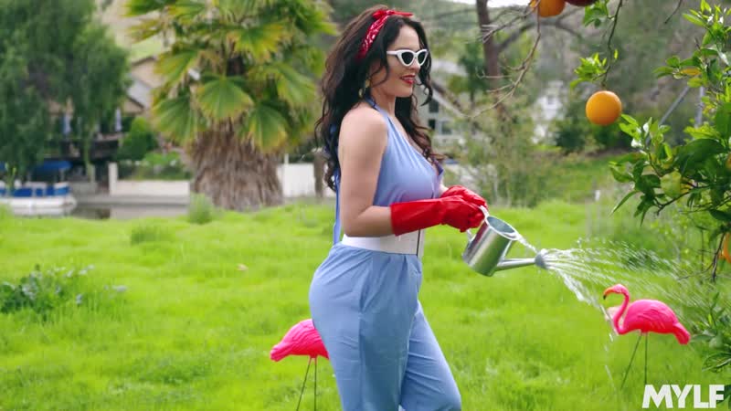 Болтливая мачеха трахнула любимого сына, milf mom sex mature porn son boy busty tit boob ass love family new cum (hot&horny)