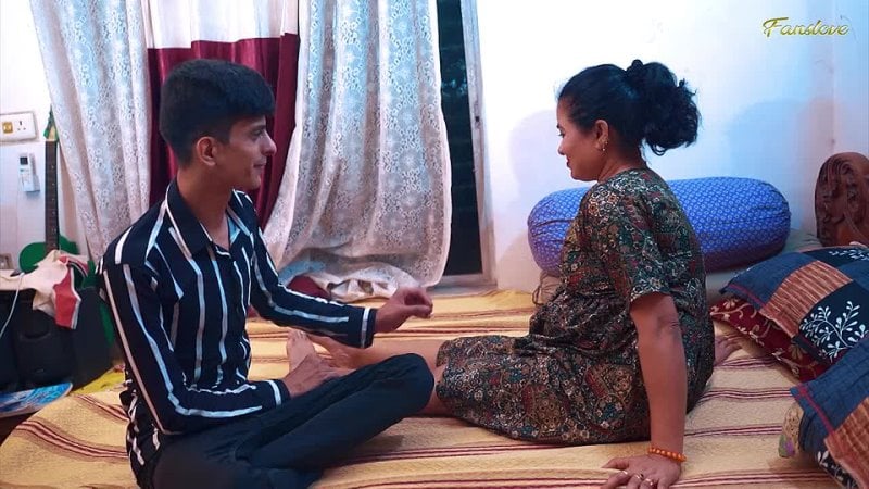 Grandi tette hot desi suocera suocera zia bhabhi indiana saree kamwali malkin devor hindi 🤤🍑💦 video di desi hamster