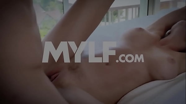 TeenPies - Cumming dentro del coño de la adolescente latina cachonda Mia Hurley